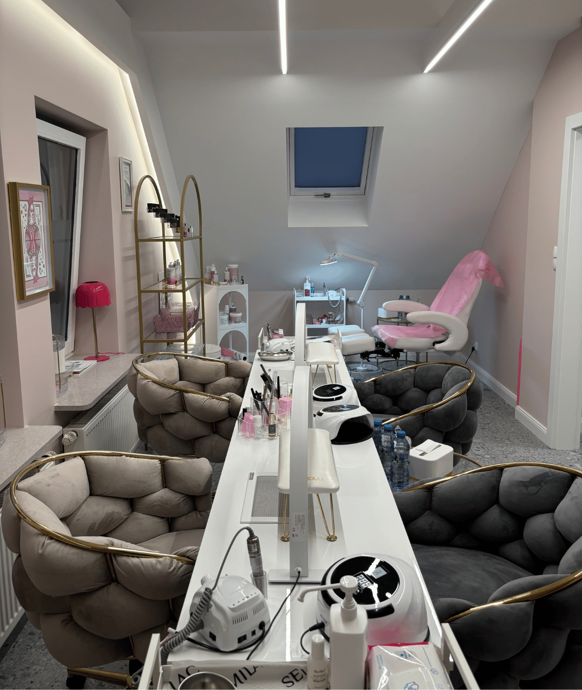 Stanowisko do manicure i pedicure w salonie Willowa Beauty w Lublinie