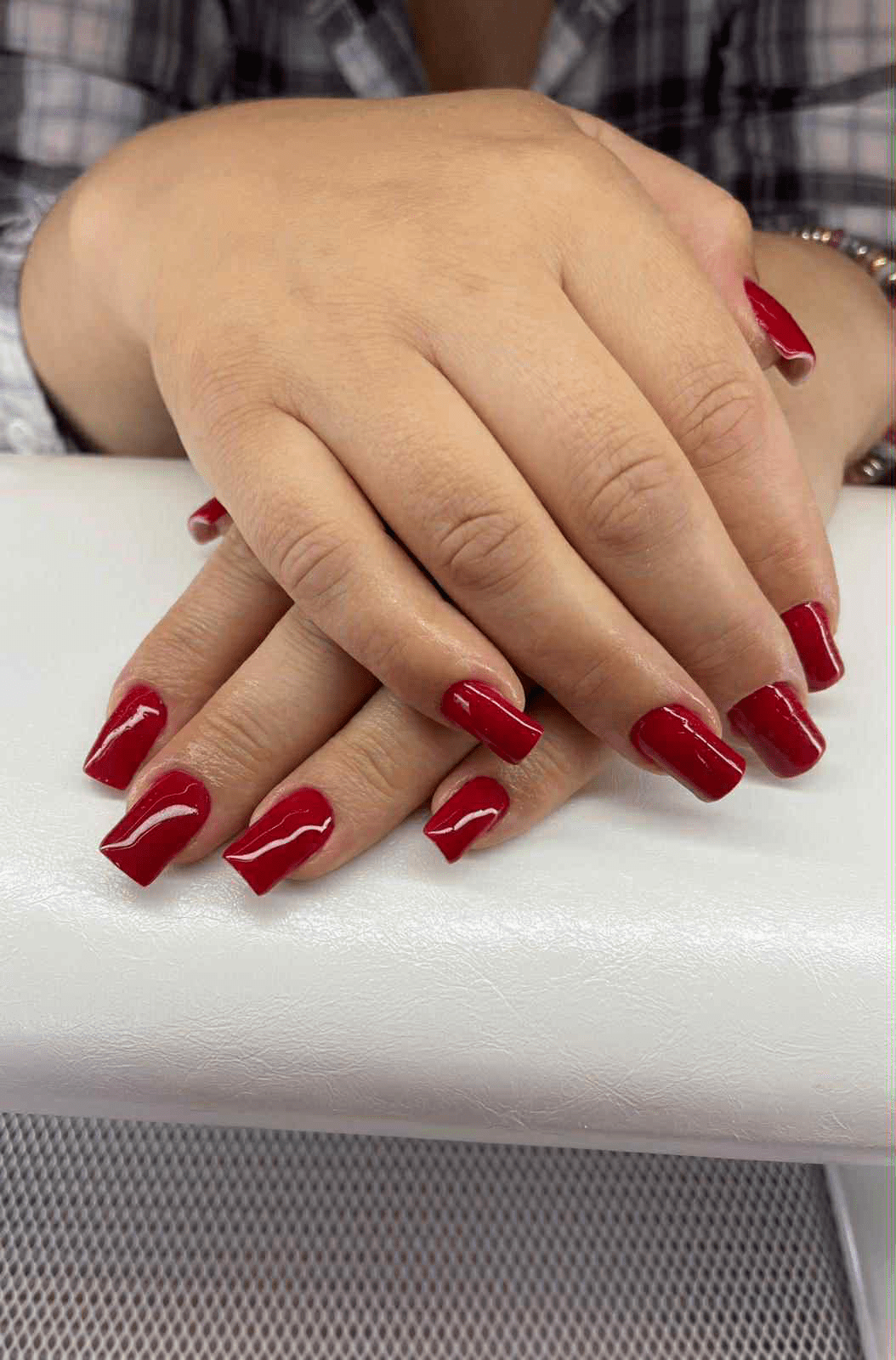 czerwony żelowy manicure klientki Lublin