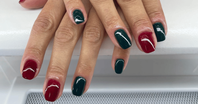 Jesienny manicure 2025 – paznokcie hybrydowe w Lublinie w kolorach bordo i butelkowej zieleni
