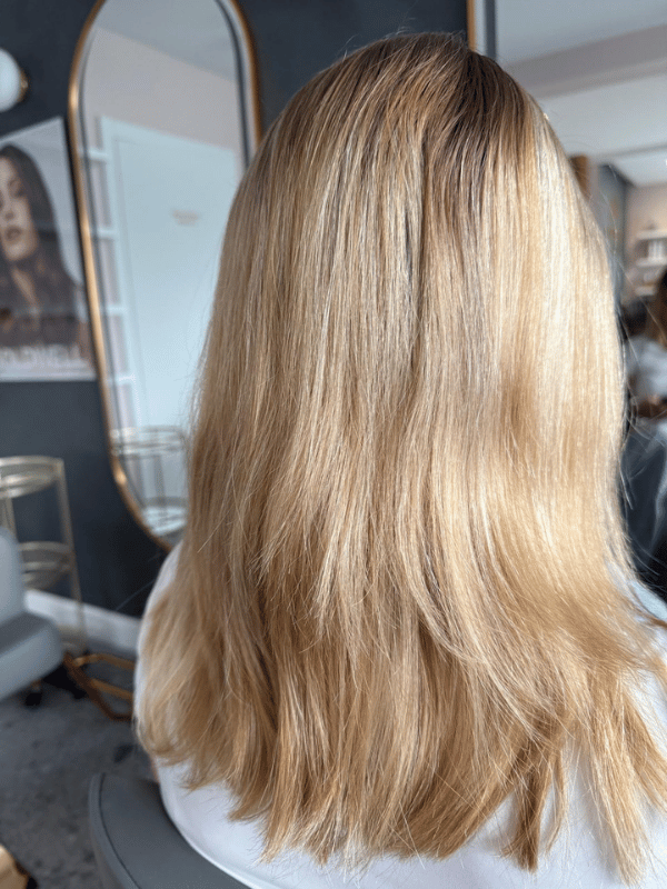 Koloryzacja i fryzjerstwo Lublin – piękne włosy w odcieniach blond wykonane w Willowa Beauty