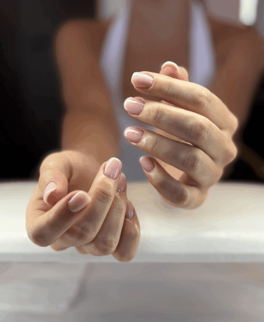 Naturalny nude manicure hybrydowy – manicure Lublin Willowa Beauty