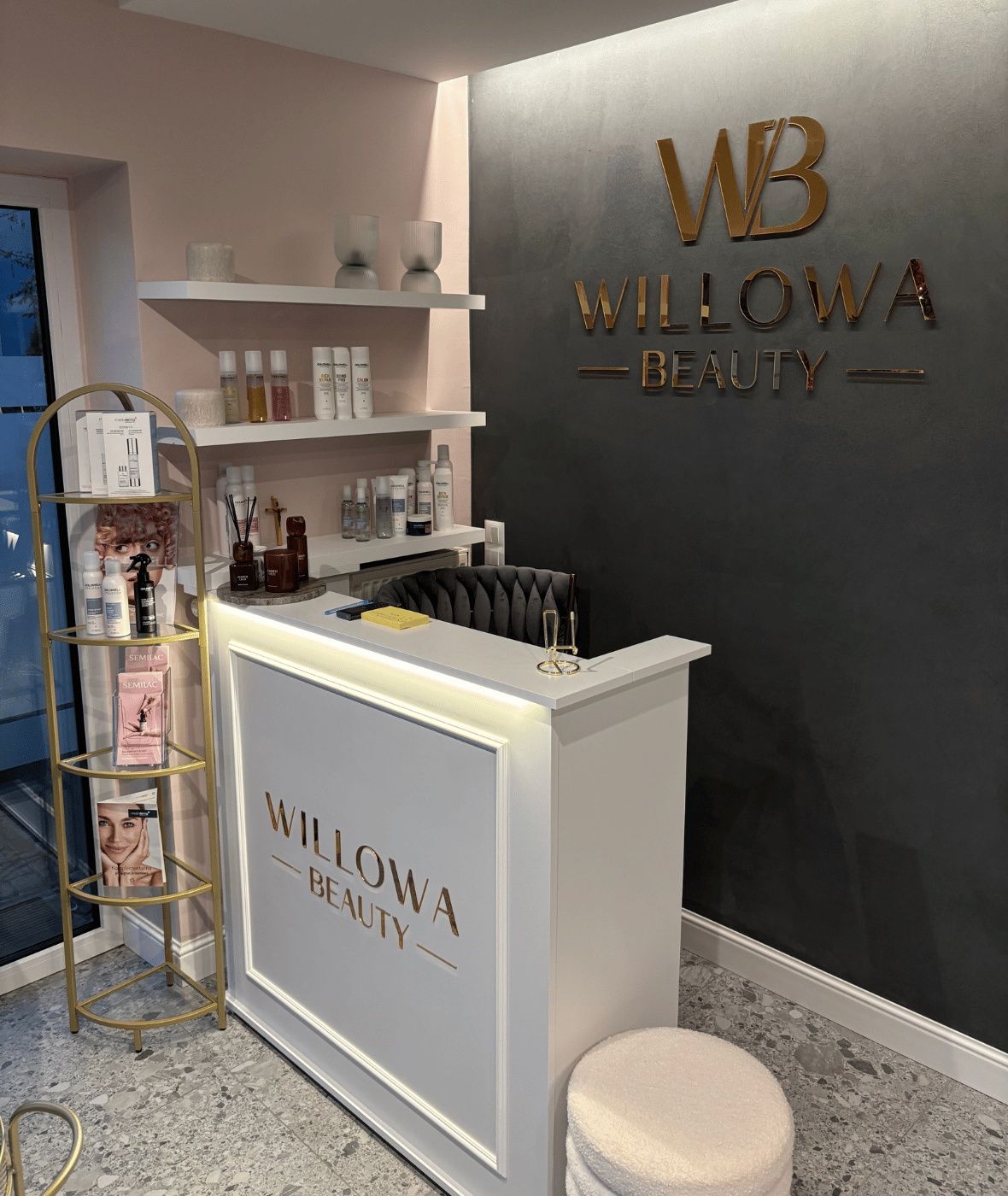 Recepcja salonu kosmetycznego Willowa Beauty w Lublinie – kontakt
