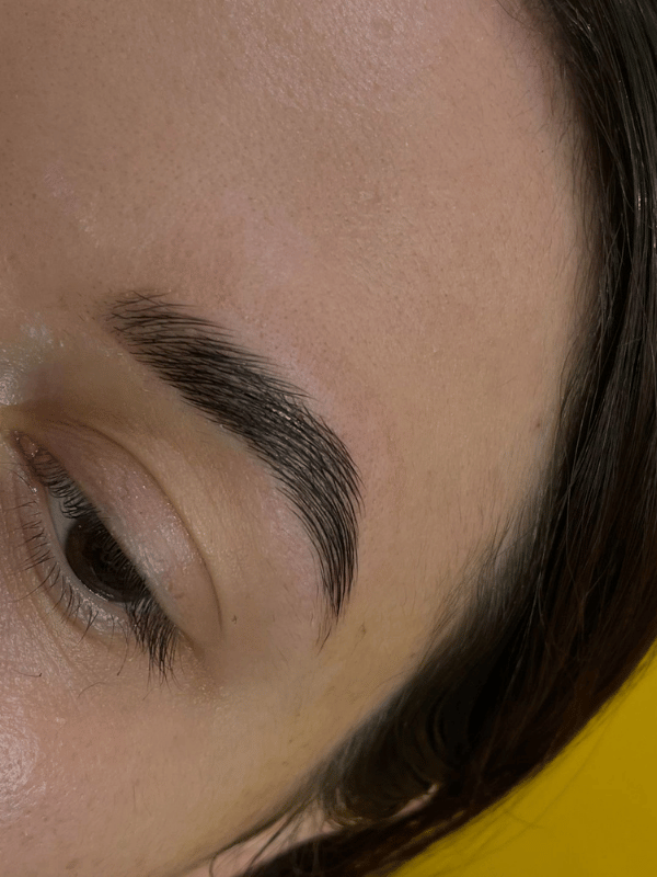 Stylizacja brwi Lublin – idealnie wymodelowane brwi z zachowaniem symetrii