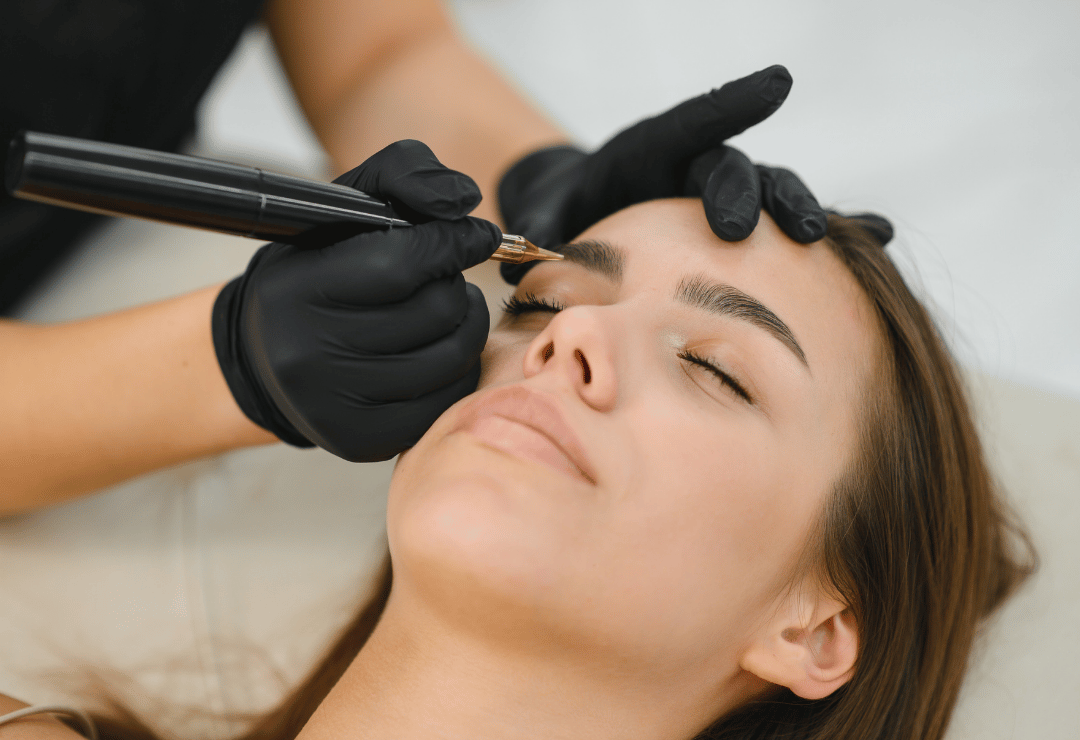 Stylizacja brwi Lublin – laminacja brwi wykonywana w salonie Willowa Beauty