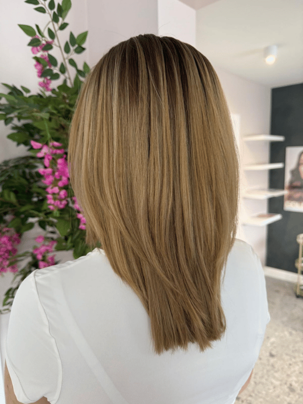 Stylizacja włosów w salonie fryzjerskim Lublin – precyzyjne cięcie i naturalny kolor