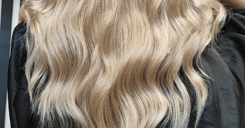 blond włosy jesień 2025 – modne jasne odcienie, salon fryzjerski Willowa Beauty Lublin
