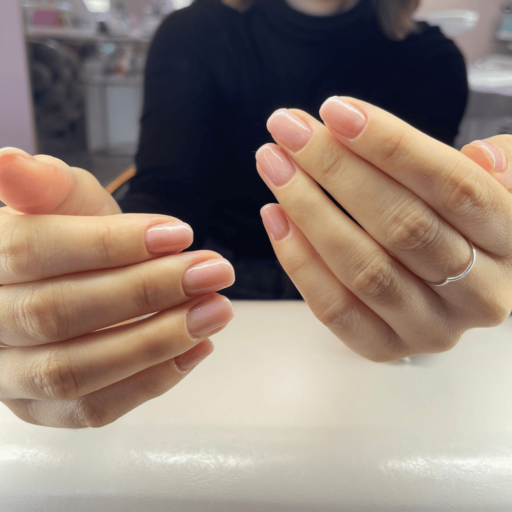 Naturalny manicure hybrydowy w odcieniu nude – Willowa Beauty Lublin