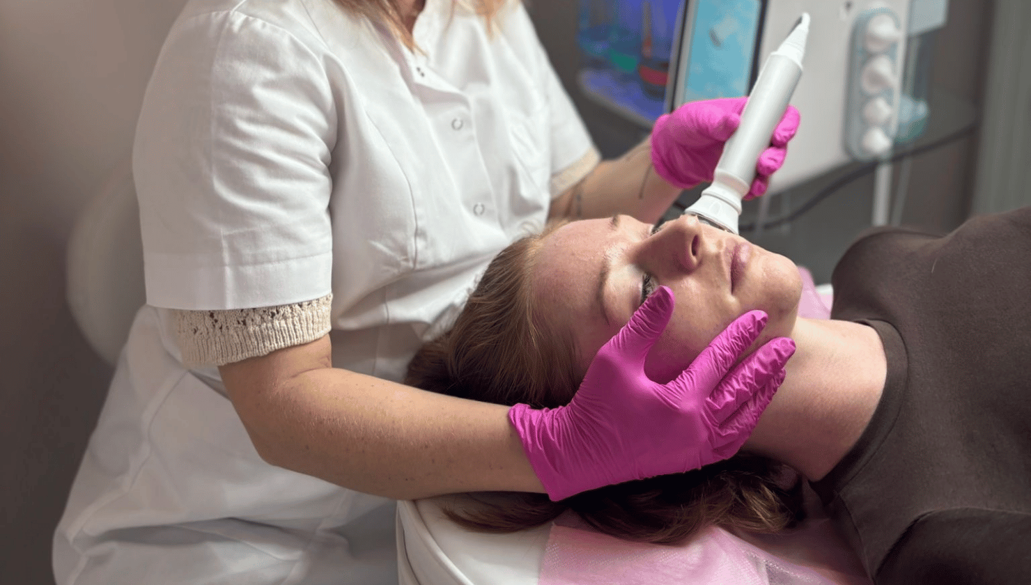Oczyszczanie wodorowe twarzy w profesjonalnym salonie kosmetycznym Willowa Beauty