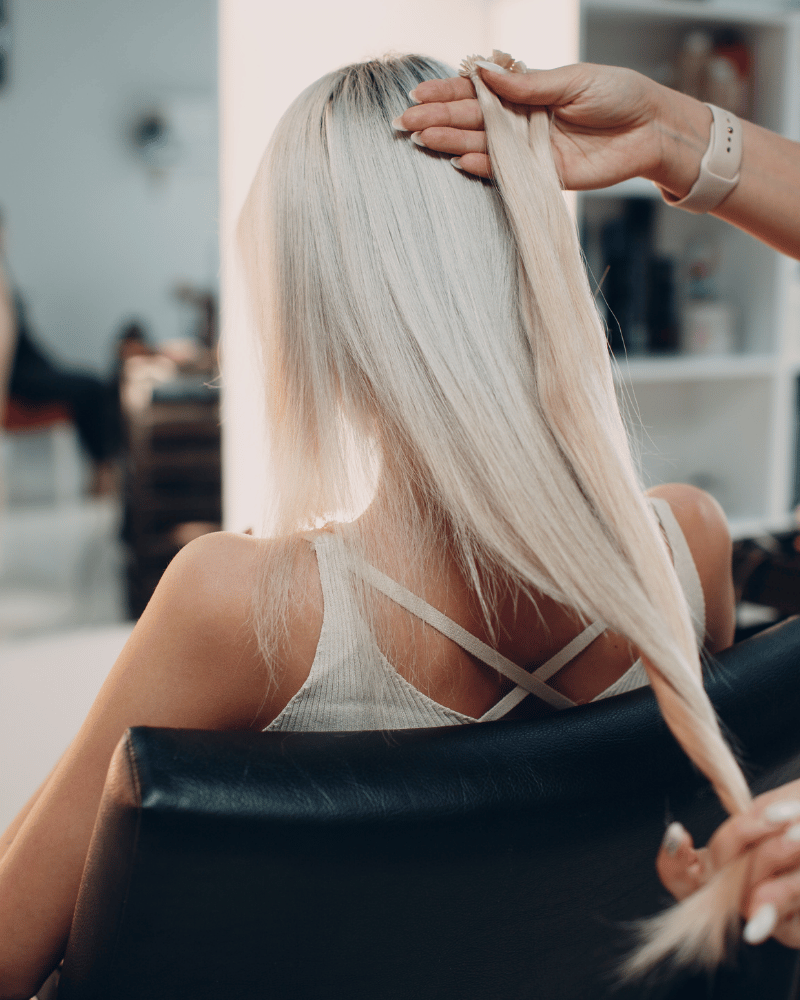 Przedłużanie włosów blond Lublin – dopasowywanie koloru i struktury pasm
