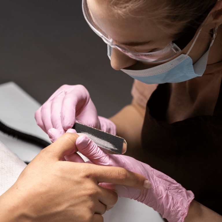 Zabieg manicure Lublin w Willowa Beauty